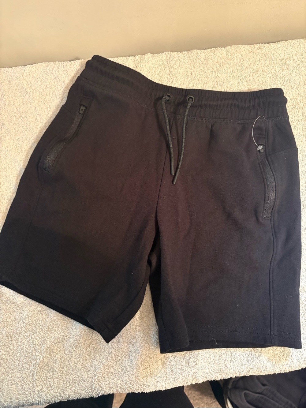 GAP Men's Black Athletic Drawstring Shorts with Zip Pockets